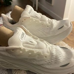 Hoka Clifton 8s in White Size 7.5